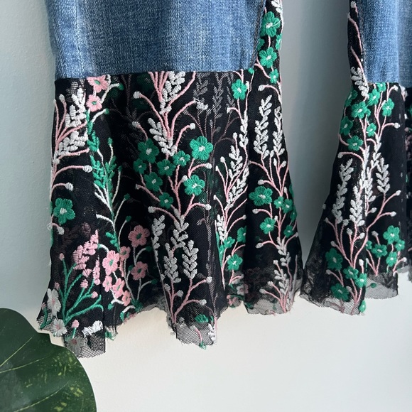 Anthropologie Pilcro And The Letterpress Flare Flounce floral bell bottom capris - Picture 4 of 14